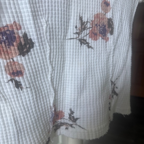 🌸 Urban Outfitters Fitted Floral T-Shirt  | Size Small - Picture 4 of 5